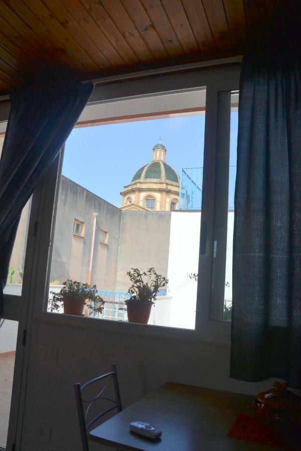 Case Vazzana - Cortile Sant'Agostino 马扎拉德尔瓦洛 外观 照片