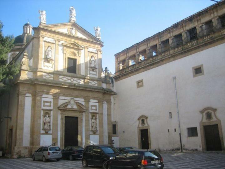 Case Vazzana - Cortile Sant'Agostino 马扎拉德尔瓦洛 外观 照片
